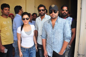 Raja Cheyyi Vesthe Movie Team at Devi Theater